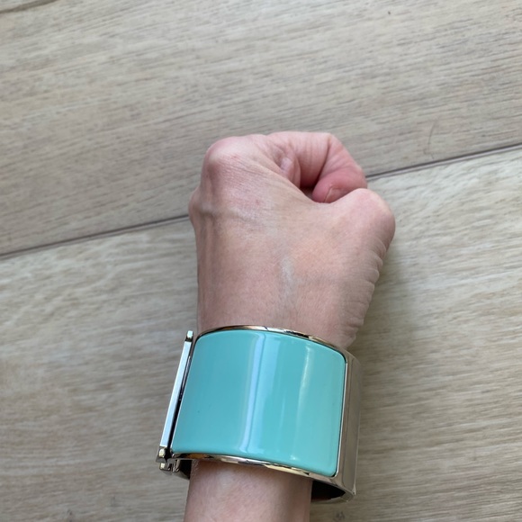 Extra Wide Vintage HERMES clic clac PM cuff. Drop dead gorgeous - Picture 5 of 7